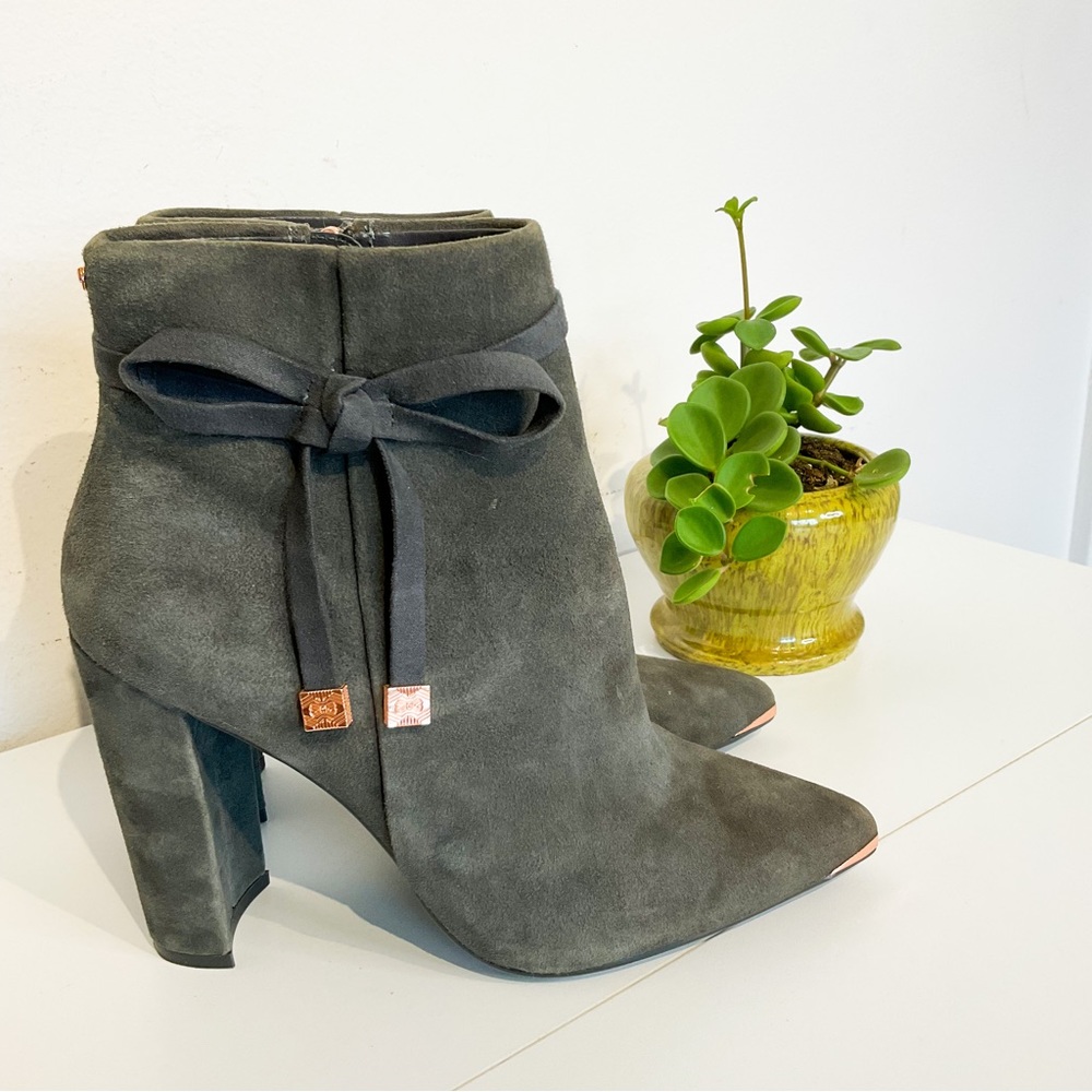 TED BAKER Gray Suede Leather Ankle Booties With Bows